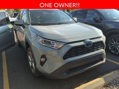 Used 2021 Toyota RAV4 XLE Premium image 3