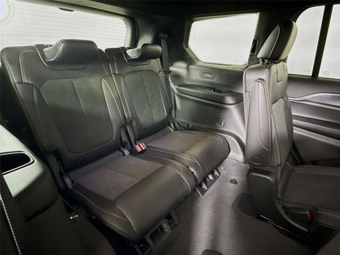 New 2025 Jeep Grand Cherokee L Altitude image 21