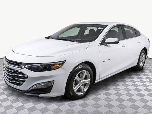 Used 2024 Chevrolet Malibu LS w/ Driver Confidence Package image 4