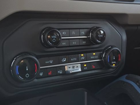 Used 2022 Ford Bronco Wildtrak AWD/4WD image 19