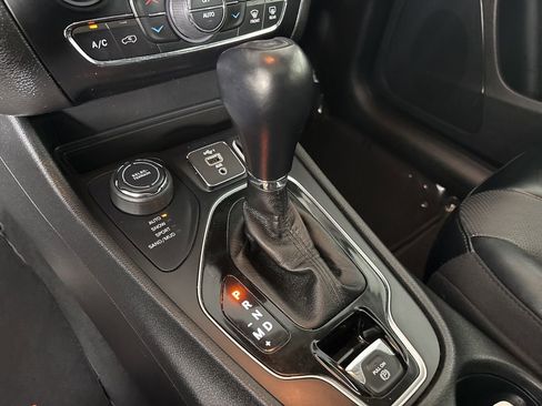 Used 2022 Jeep Cherokee Limited image 20