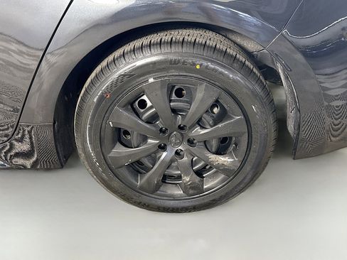 Used 2020 Toyota Corolla LE FWD image 36