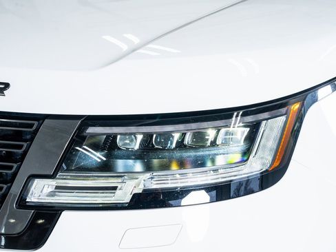 Used 2025 Land Rover Range Rover Long Wheelbase Autobiography image 13