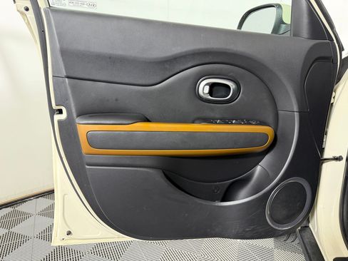 Used 2015 Kia Soul ! w/ Umber Package 1 FWD image 19
