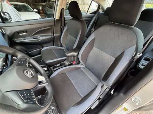 Used 2025 Nissan Versa SV FWD image 33
