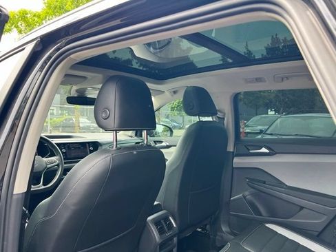Used 2022 Volkswagen Taos SEL w/ Panoramic Sunroof Package AWD/4WD image 9