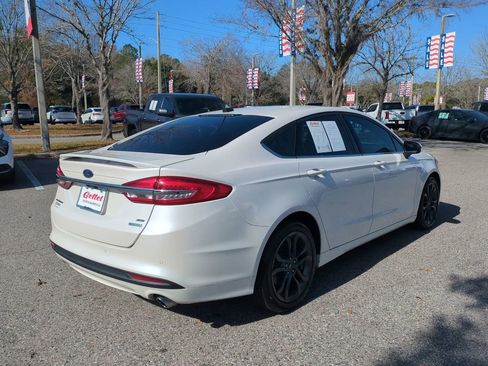 Used 2018 Ford Fusion SE w/ Equipment Group 201A image 5