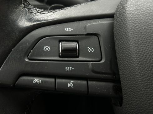 Used 2019 Cadillac XT4 Luxury image 32