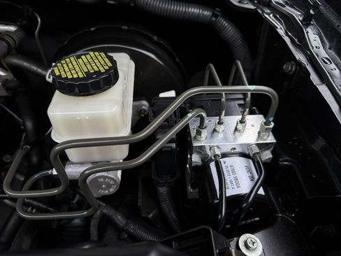 Used 2012 Nissan Frontier S image 38