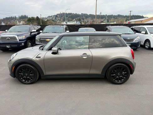 Used 2019 MINI Cooper 2-Door Hardtop w/ Signature Upholstery Package image 7