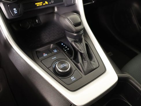 Used 2022 Toyota RAV4 LE image 7