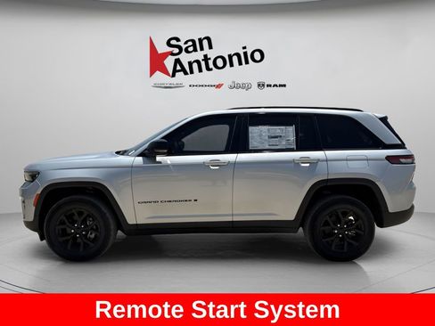 New 2025 Jeep Grand Cherokee Altitude RWD image 5