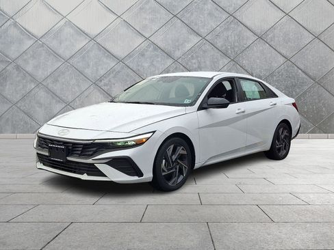 Certified 2025 Hyundai Elantra Sport image 3