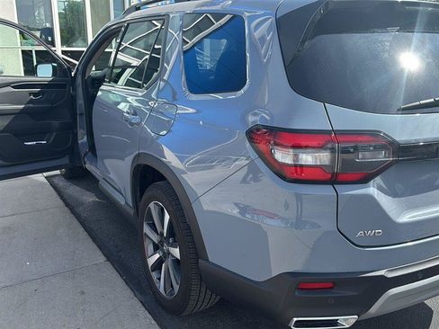 Used 2024 Honda Pilot Touring image 3