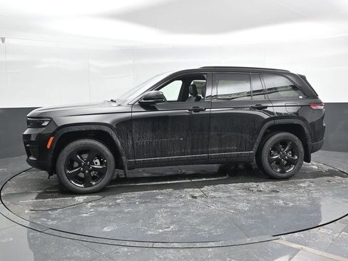 New 2025 Jeep Grand Cherokee Altitude image 6