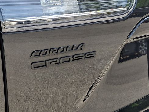 Used 2022 Toyota Corolla Cross XLE w/ Convenience Package AWD/4WD image 33