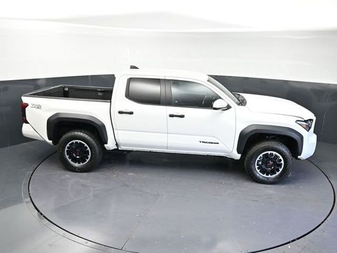 Used 2024 Toyota Tacoma TRD Off-Road AWD/4WD image 32