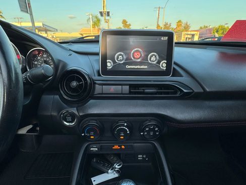 Used 2017 MAZDA MX-5 Miata RF Club image 18