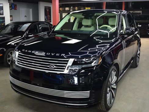 Used 2024 Land Rover Range Rover SV image 1