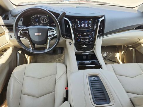 Used 2020 Cadillac Escalade Luxury w/ LPO, Radiant Package AWD/4WD image 10