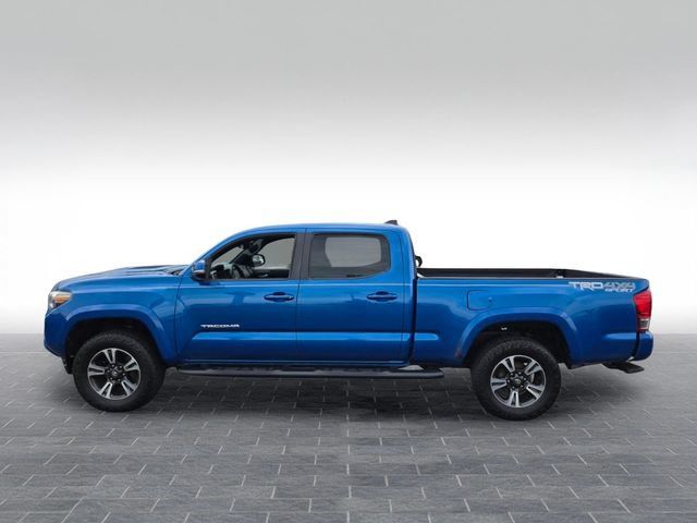 Used 2016 Toyota Tacoma TRD Sport w/ Premium & Technology Package AWD/4WD image 4