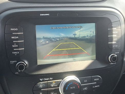 Used 2018 Kia Soul + image 21