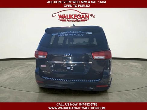 Used 2015 Kia Sedona LX image 5