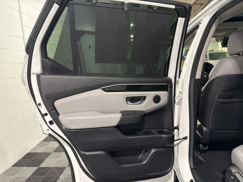 Used 2025 Honda Pilot Touring image 34