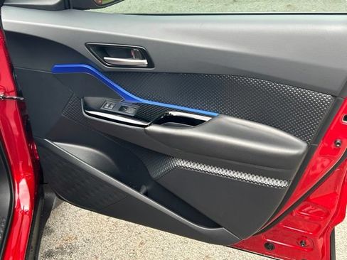 Used 2020 Toyota C-HR XLE FWD image 34