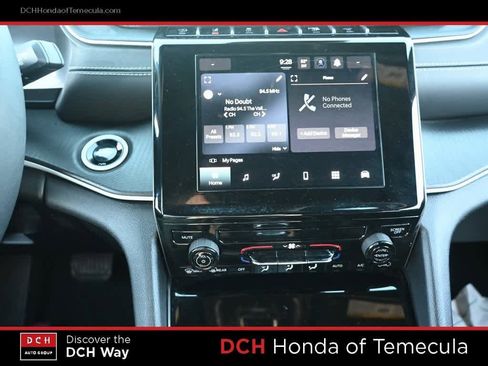 Used 2024 Jeep Grand Cherokee L Laredo image 11