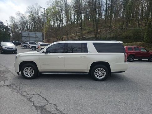 Used 2015 GMC Yukon XL SLT w/ Open Road Package AWD/4WD image 7