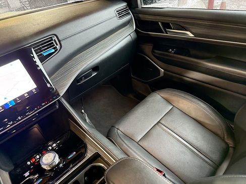 Used 2023 Jeep Wagoneer L Series II image 26