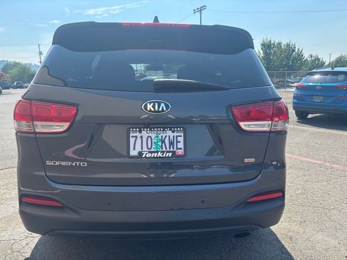 Used 2018 Kia Sorento AWD image 5