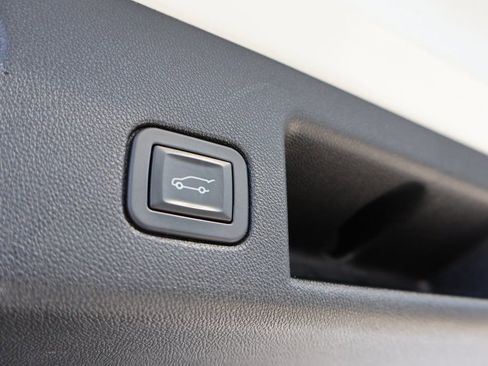 Used 2018 Chevrolet Equinox LT w/ Sun & Infotainment Package image 16