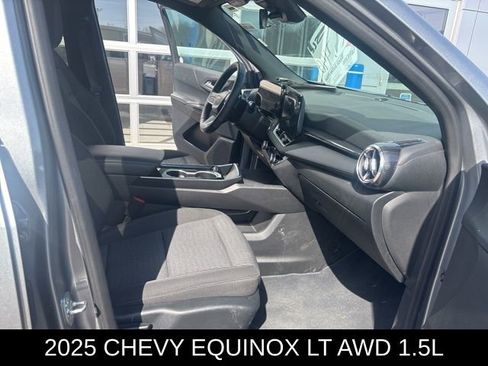 Used 2025 Chevrolet Equinox LT image 22