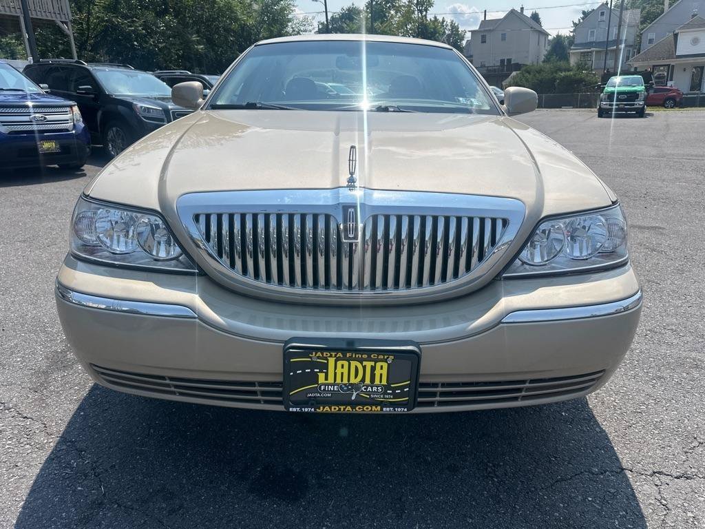 Used 2006 Lincoln Town Car Signature RWD image 20