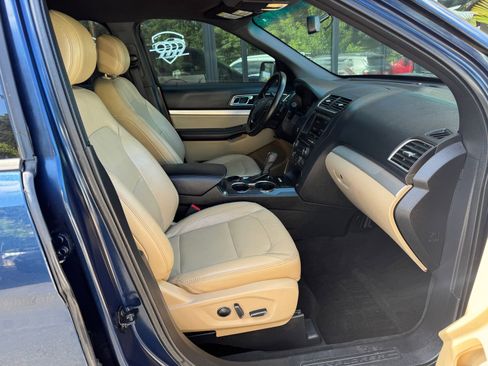Used 2016 Ford Explorer XLT w/ Equipment Group 202A FWD image 26