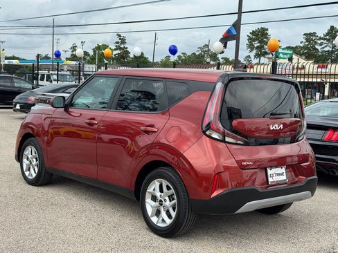 Used 2023 Kia Soul LX w/ Option Group 015 FWD image 8