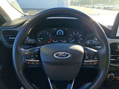 Used 2022 Ford Escape SE w/ Cold Weather Package image 18