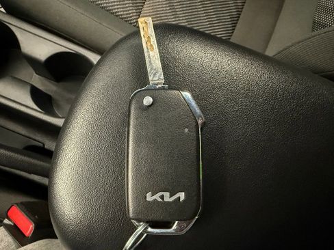 Used 2023 Kia Seltos LX AWD/4WD image 15