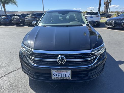 Used 2024 Volkswagen Jetta SE FWD image 3