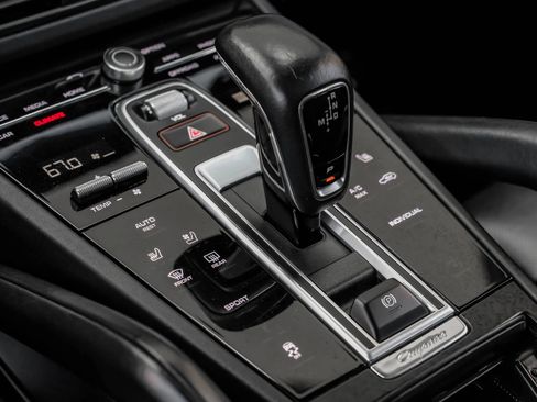 Used 2021 Porsche Cayenne image 27