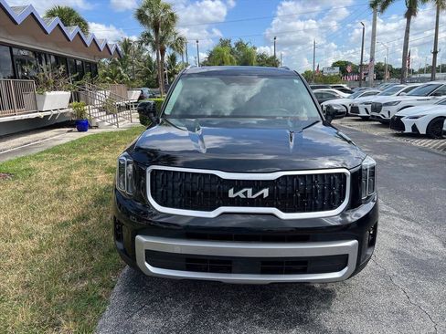 Used 2023 Kia Telluride EX w/ EX Captain's Chair Package FWD image 3