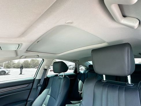 Used 2020 Honda Accord Touring image 31