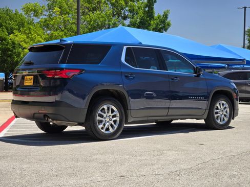 Used 2022 Chevrolet Traverse LS FWD image 3