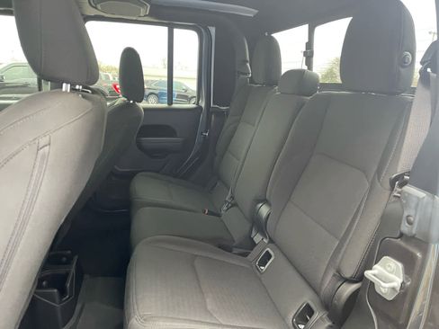 Used 2022 Jeep Gladiator Sport image 17