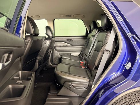 Used 2024 Nissan Pathfinder SL w/ Black Appearance Package FWD image 24