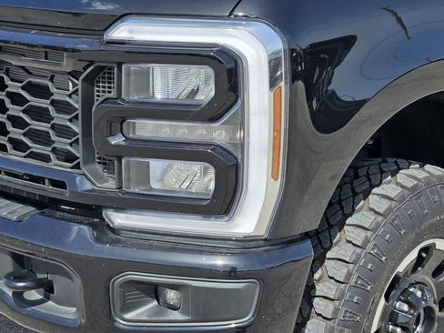 New 2026 Ford F250 XLT w/ XLT Premium Package AWD/4WD image 5