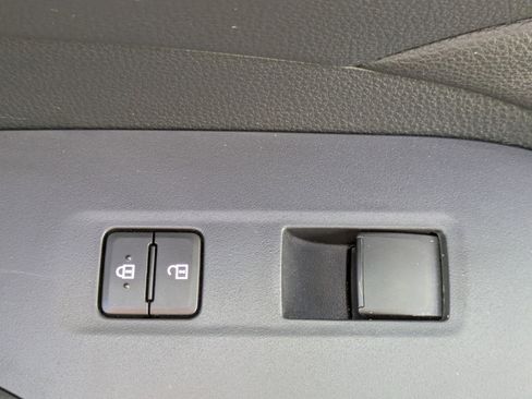 Used 2019 Toyota RAV4 LE image 33