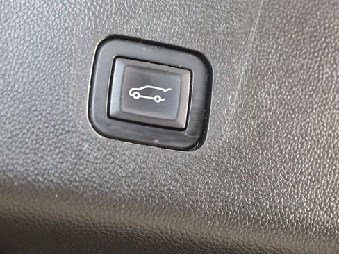 Used 2018 Chevrolet Traverse LT FWD image 49